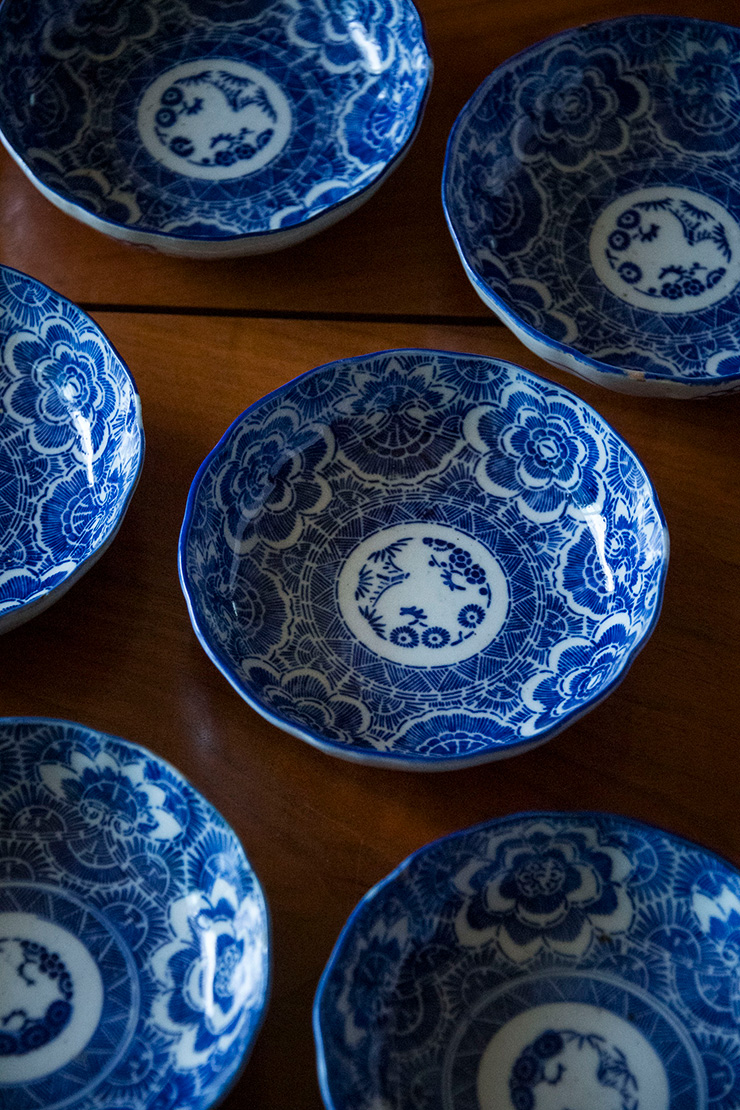 印判牡丹文三平皿〔6組〕 | 伊佐ホームズ株式会社