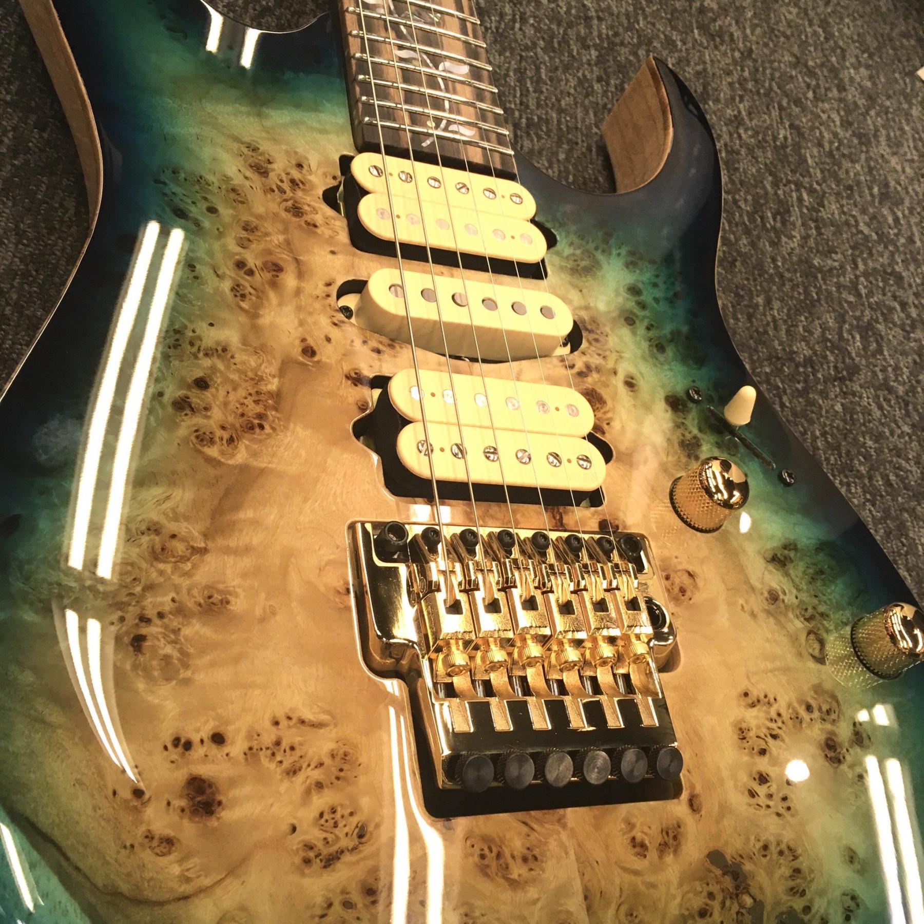 メタルフロアに入荷したイシバシ楽器80周年記念J-Customモデル