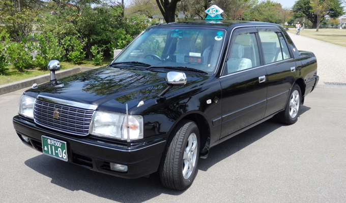 車両のご案内「中型黒塗車（4人乗）」 | 石川交通ホームページ