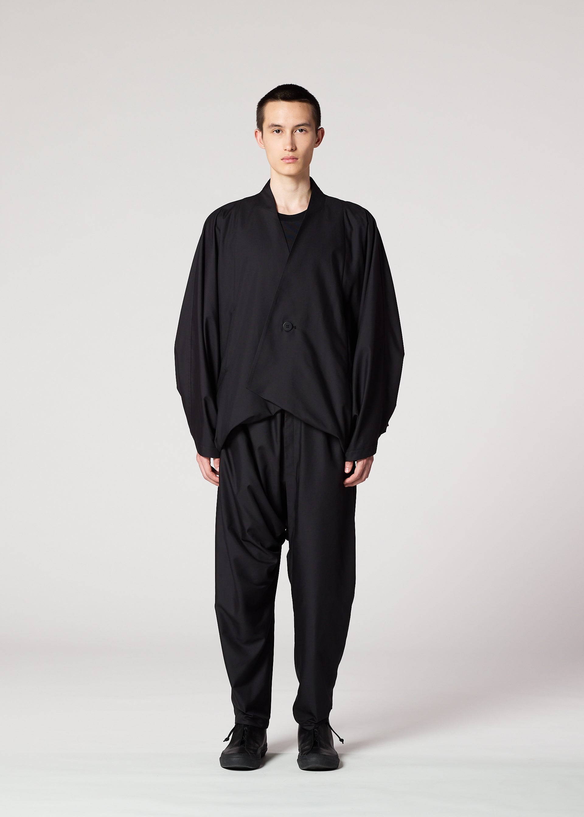 SWING BLACK – isseymiyake.com