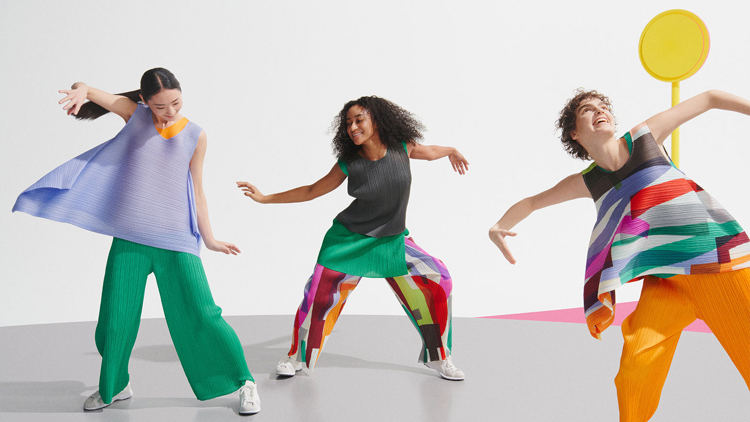 PLEATS PLEASE ISSEY MIYAKE ビジュアルアーカイブ MONTHLY COLORS