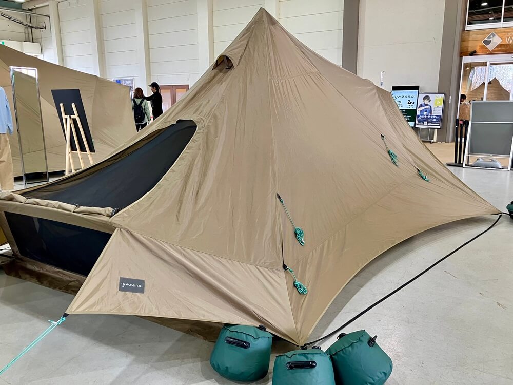 ヨゾラのコハク。雨キャンプでのメリットとデメリットを考察する