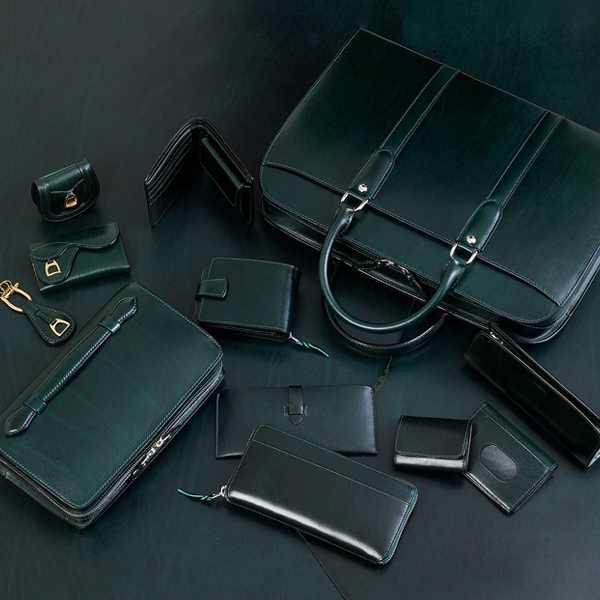 Rugato Tannerie Masure leather（Rugatoモスグリーン）｜鞄いたがき