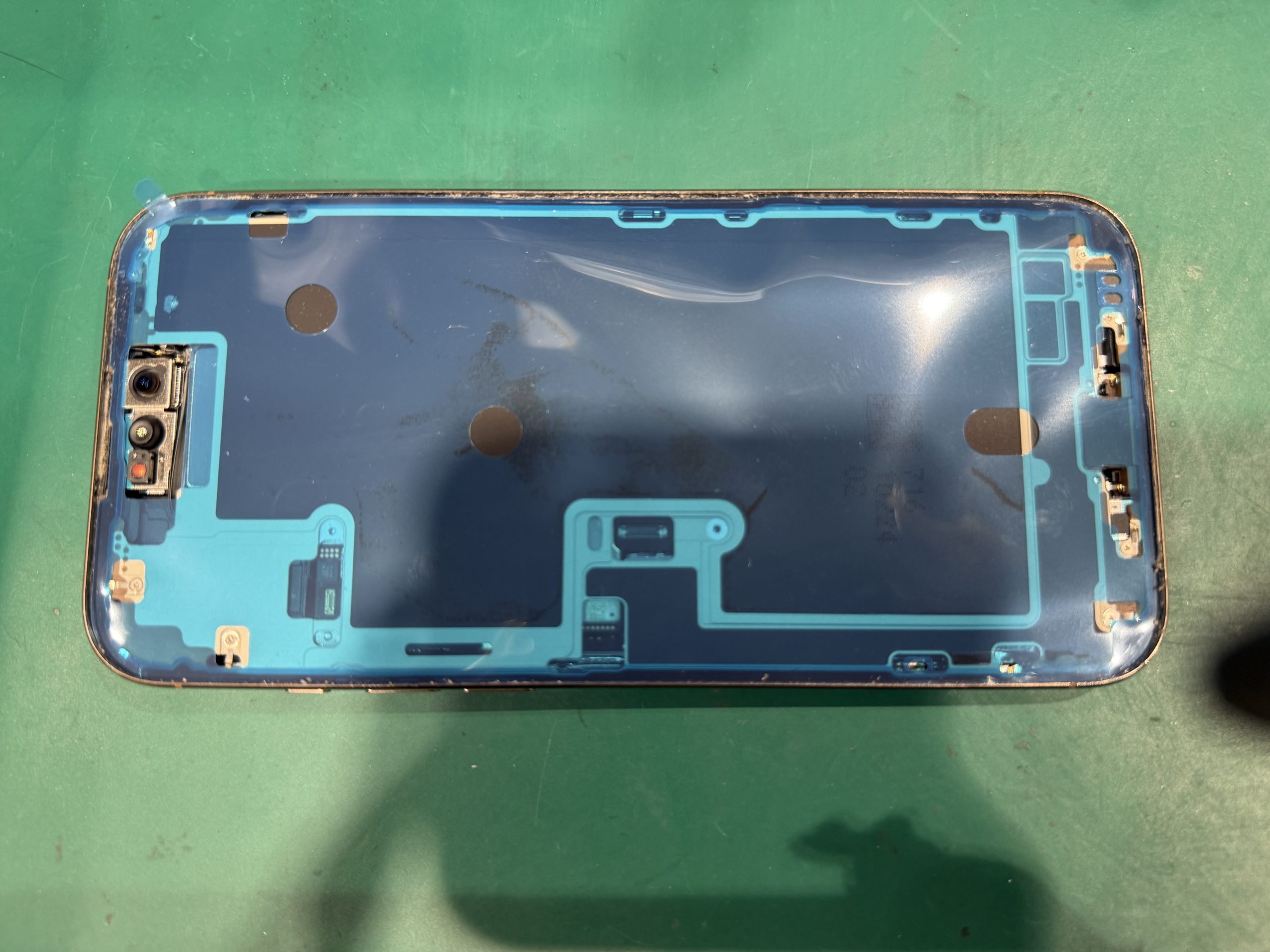 iPhone16ProMax フロントパネル交換修理を承りました！ | iPhone修理