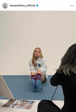 西野カナ、ショーパン×パーカー×金髪で「激カワ」ドキっ 「ほんとに