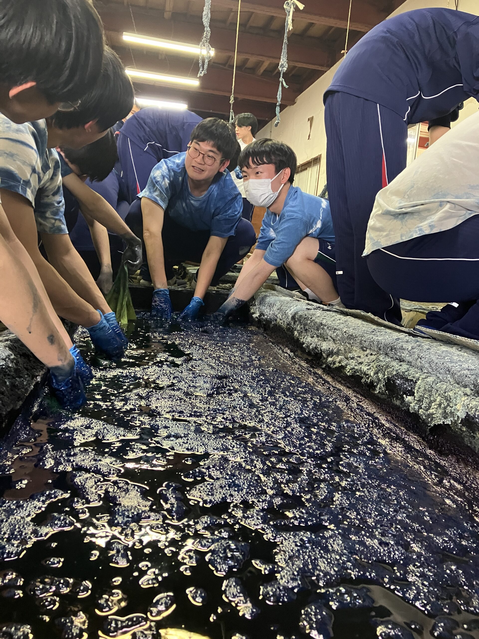 藍より滲みでる表現 抜染技法への挑戦 | 城北埼玉中学・高等学校