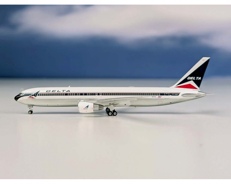 www.JetCollector.com: Delta Polished B767-300ER N93119 1:400 Scale