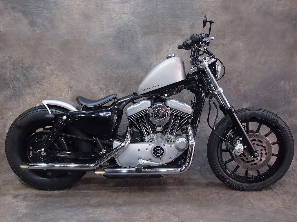 スポーツスターをベースにモディファイ