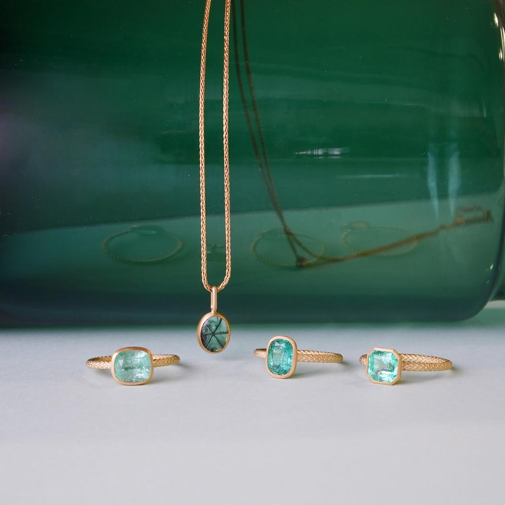 talkative（トーカティブ）テリとカラーにこだわったエメラルド