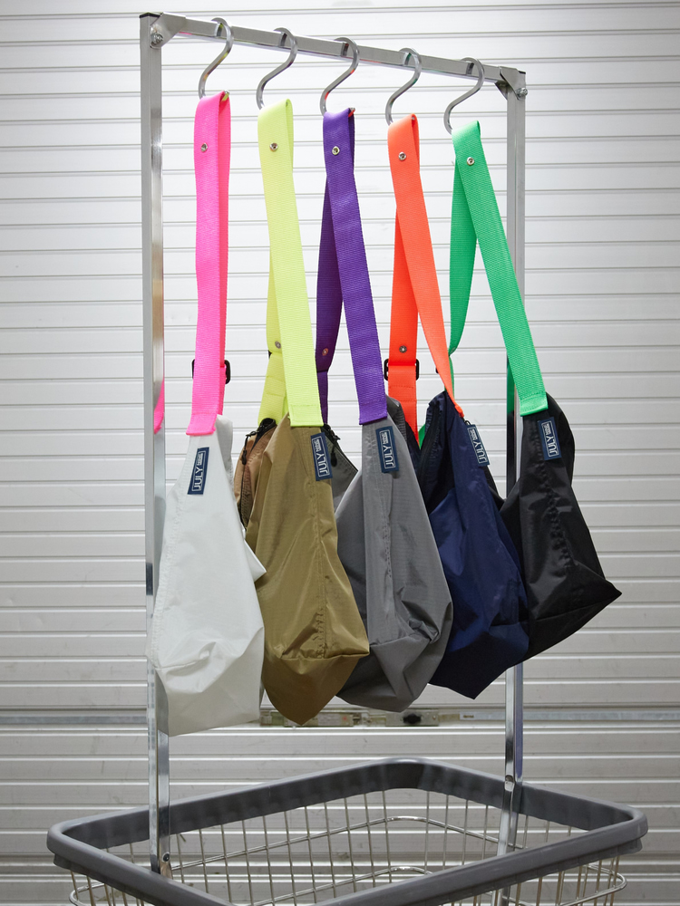 JULY NINE(ジュライナイン)の別注バッグがカラフルな新色で登場