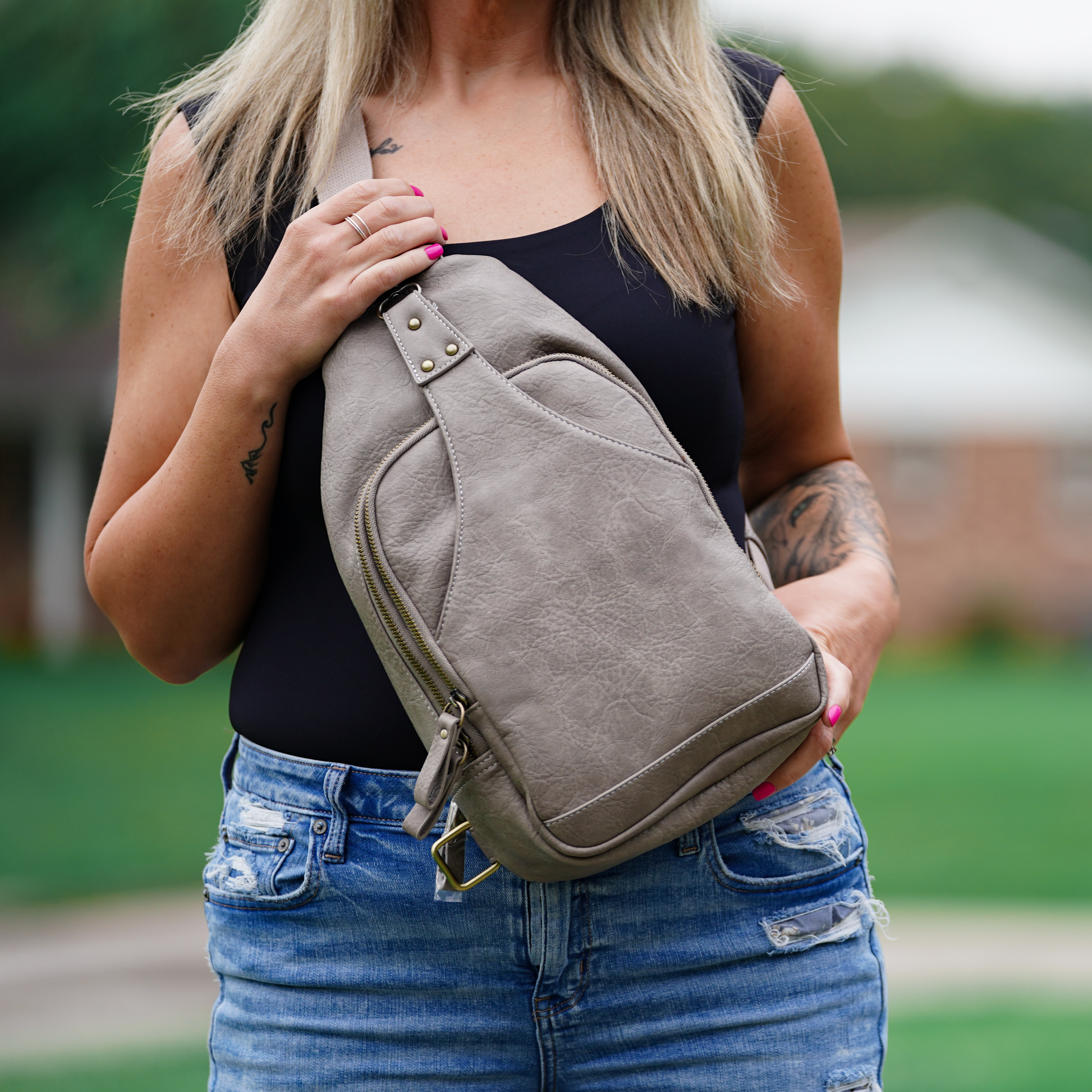 Brooke Sling Shoulder Concealed Backpack – JessieJames Handbags