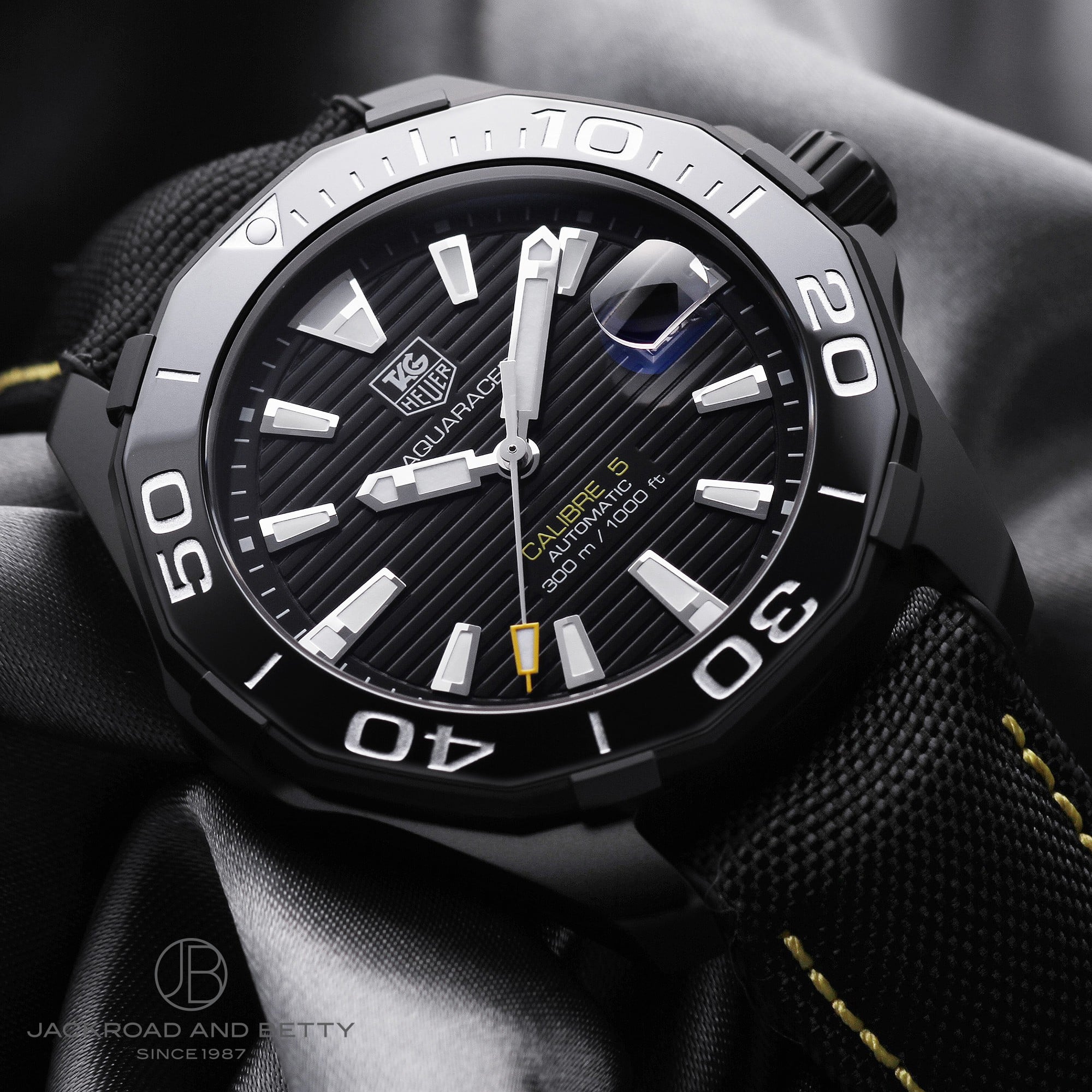 アクアレーサー 300m キャリバー5 ブラックバージョン[WAY218A.FC6362