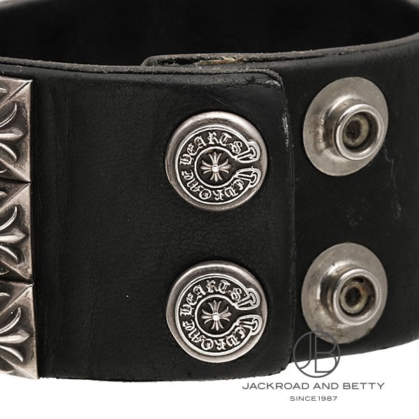 クロムハーツ ゼロスタッズ トリプルピラミッド バングル[] Chrome