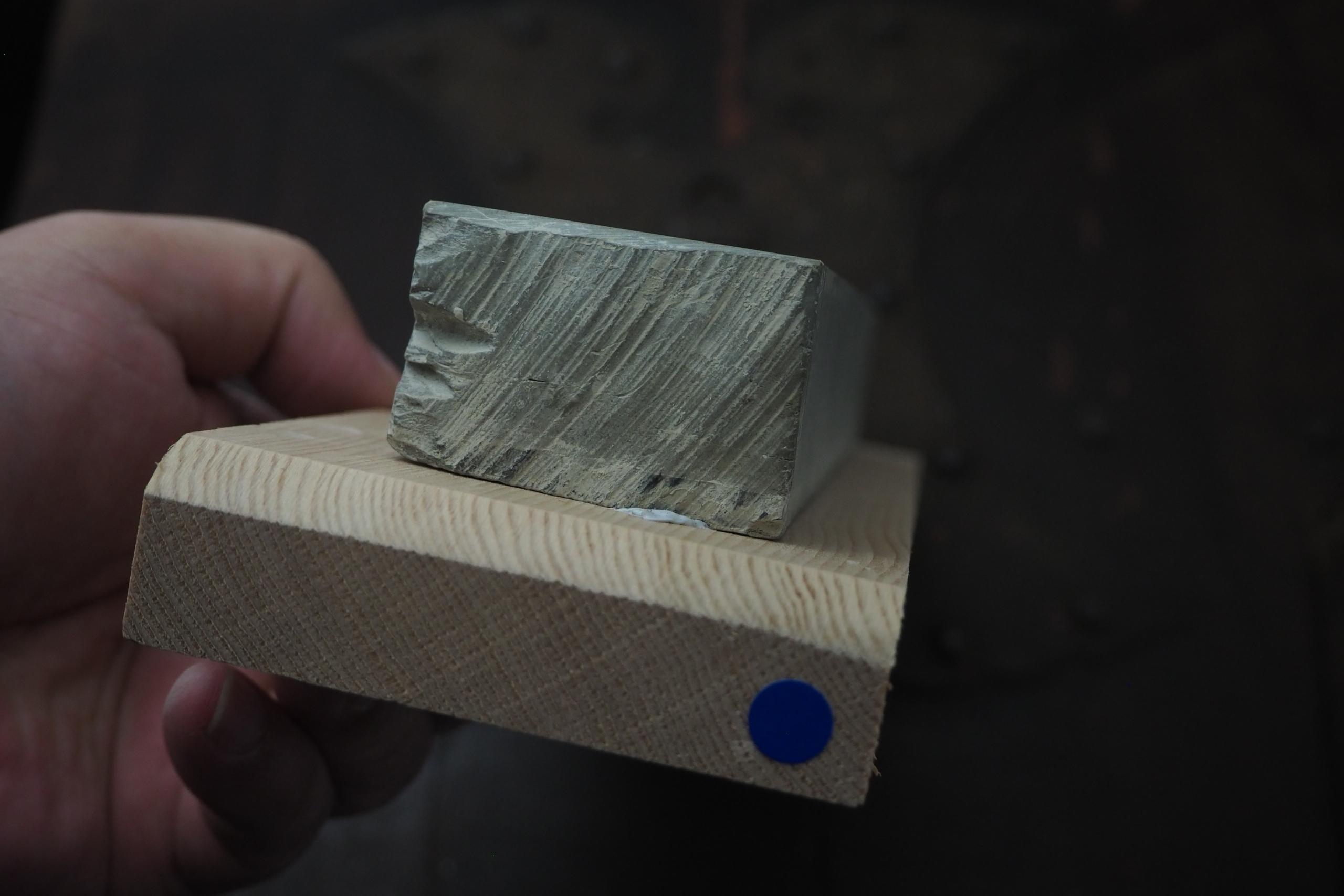 京都純正毘沙門天合砥石 (剃刀用)【ランク＝並の上】 