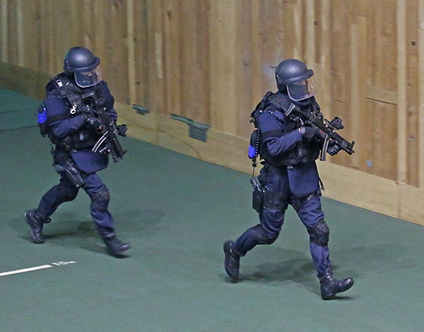 警視庁と神…：警視庁、神奈川県警がSAT合同訓練～サミットも想定