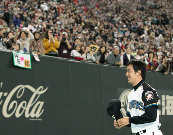 日本ハムにドラフト1位で指名された斎藤佑樹投…：日本ハム・斎藤佑樹