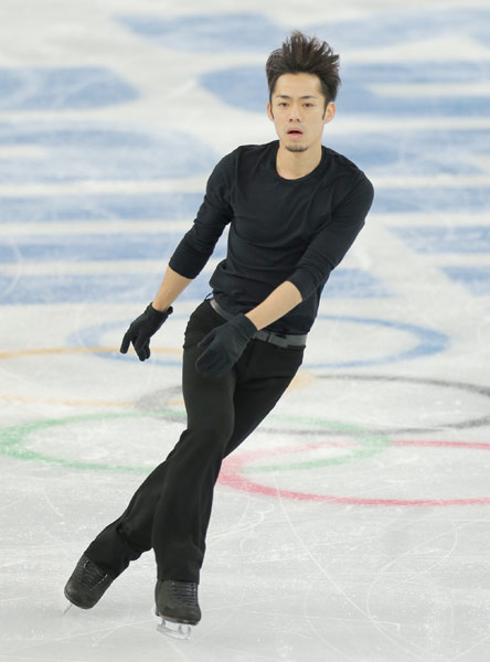 練習に臨むフィギュアスケート男子の高橋…：男子フィギュア 高橋大輔