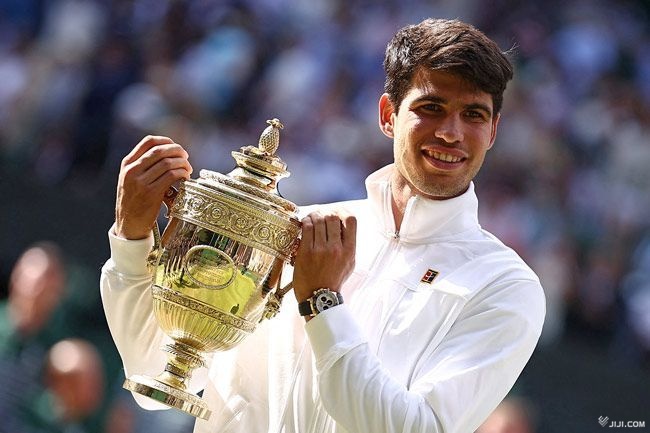 2024年大会連覇を遂げ、…：芝の王者 ウィンブルドンテニス優勝者