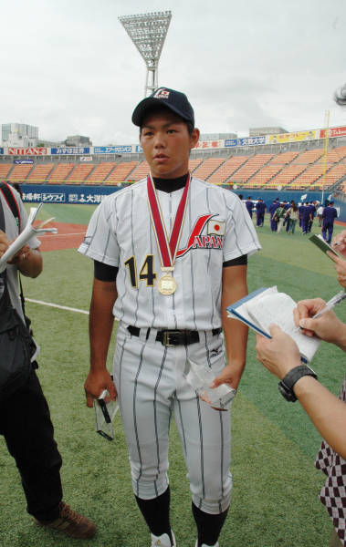 山梨・東海大甲府高の高橋周平内野手が取…：プロ野球ドラフト2011