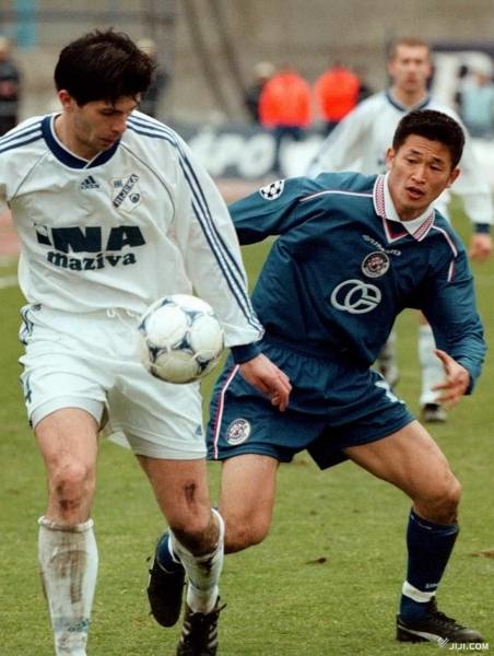 クロアチアザグレブでプレーする三浦知良（ク…：キングカズ 三浦知良