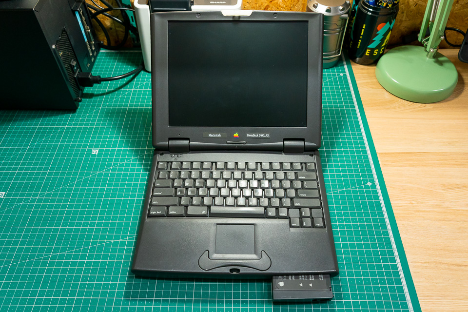 PowerBook 2400cをSSD化するまでの分解工程 2020年梅雨 | 巨大