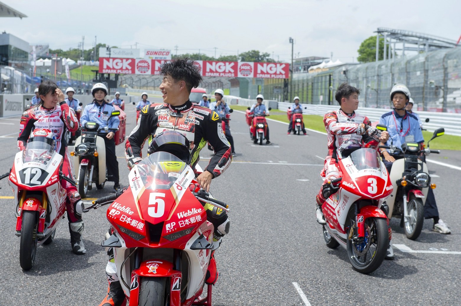 社員の気持ちを一つに！郵便車両走行会in鈴鹿8時間耐久ロードレース