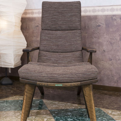 日進木工 新作・Sofセミアームチェアと座り比べ Sof SWC-833 / WHITE