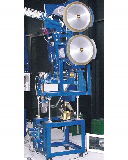 製品カタログ (バッティングセンター用ピッチングマシン VB型