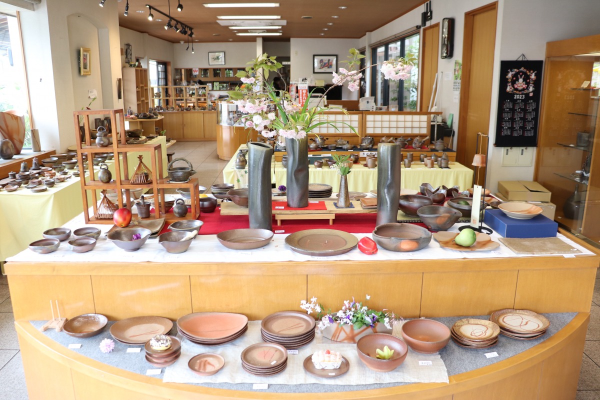 備前焼で食事や日本酒飲み比べもできる「ゑびすや荒木旅館」＆「備前焼