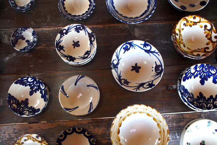 やちむんの新しい“琉球スタンダード”の旗手『陶房眞喜屋』 | よみもの