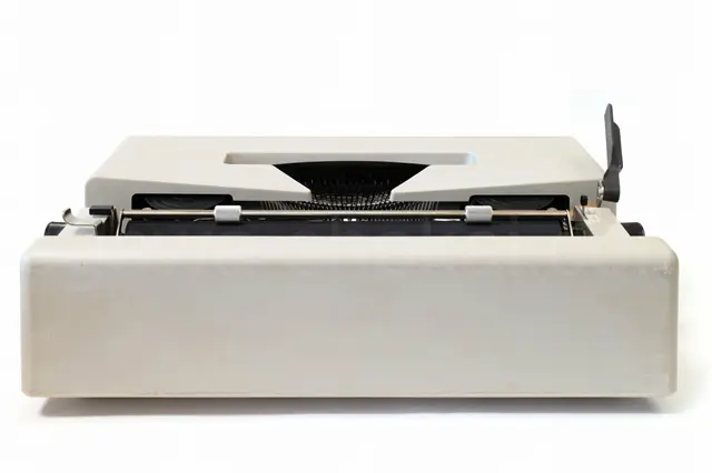 olivetti Lettera25 中古タイプライター｜タイプライター専門店の尾河商会