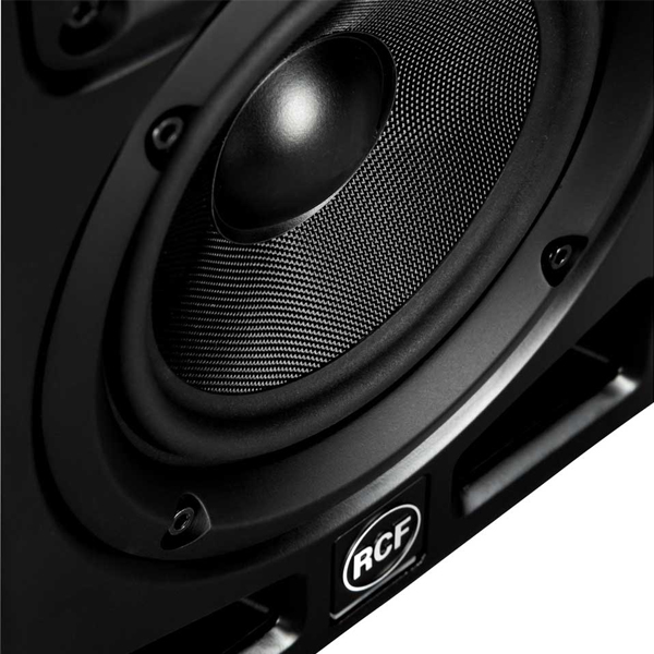 AYRA PRO 5：RCFの高品質モニタースピーカーAYRA PRO 5で快適な音楽