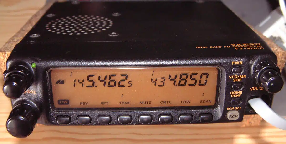 Yaesu FT-8000R Transceiver - Service manual User manual -- Opweb