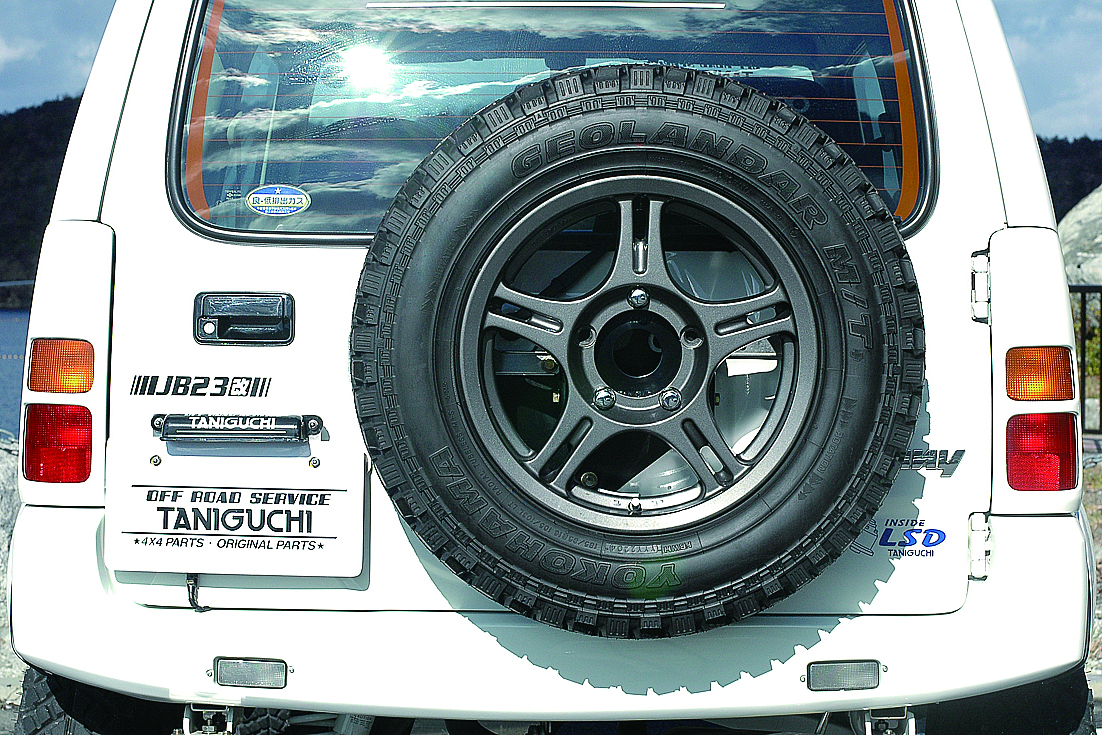 スペアタイヤ移動キット（表向き用） | ジムニーのカスタムパーツ専門