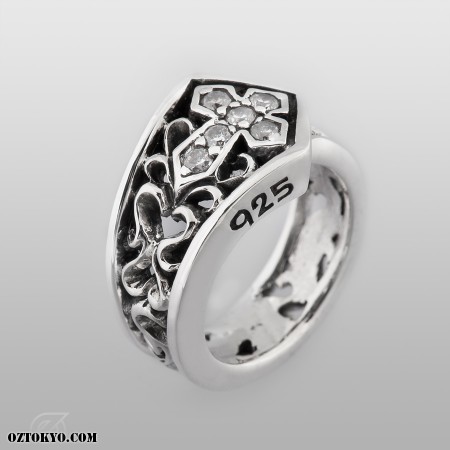 クロスベルト（ジルコニア） | リング by Anonymous | Online Boutique