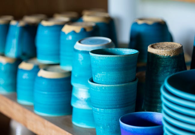 だって、青が好き～沖縄の海を閉じ込めた、サンゴブルーのやちむん