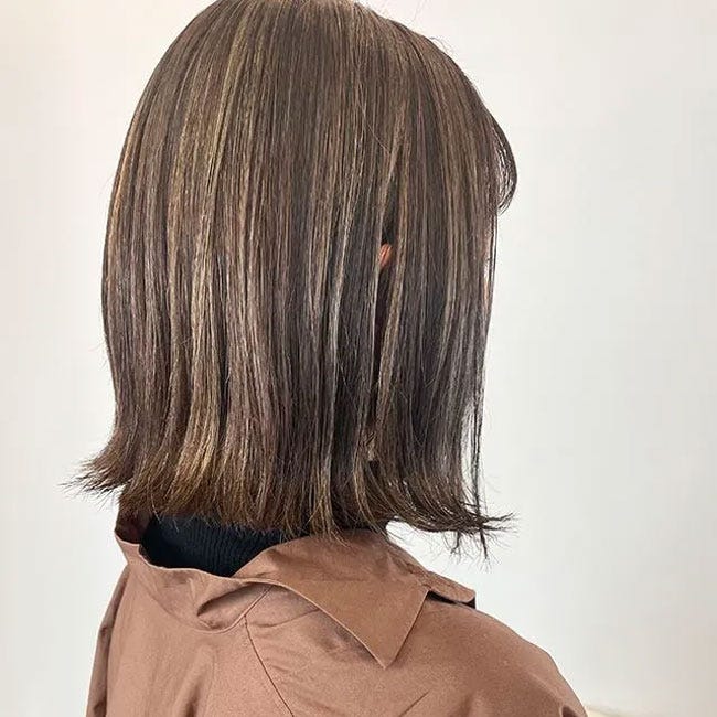 白髪を活かしたカラーリング10選！隠しハイライトや バレイヤージュも