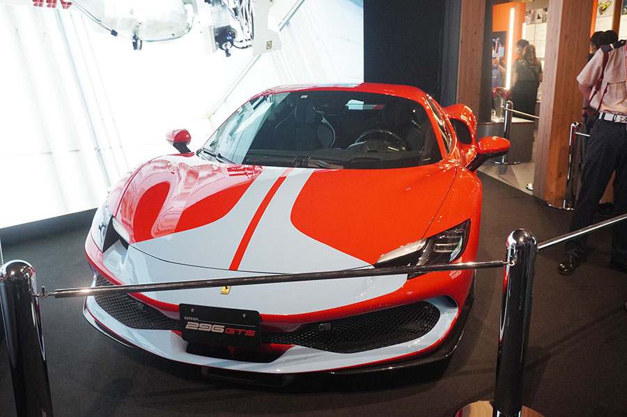 万博イタリア館にまた追加、フェラーリの展示にSNS驚き | Lmaga.jp