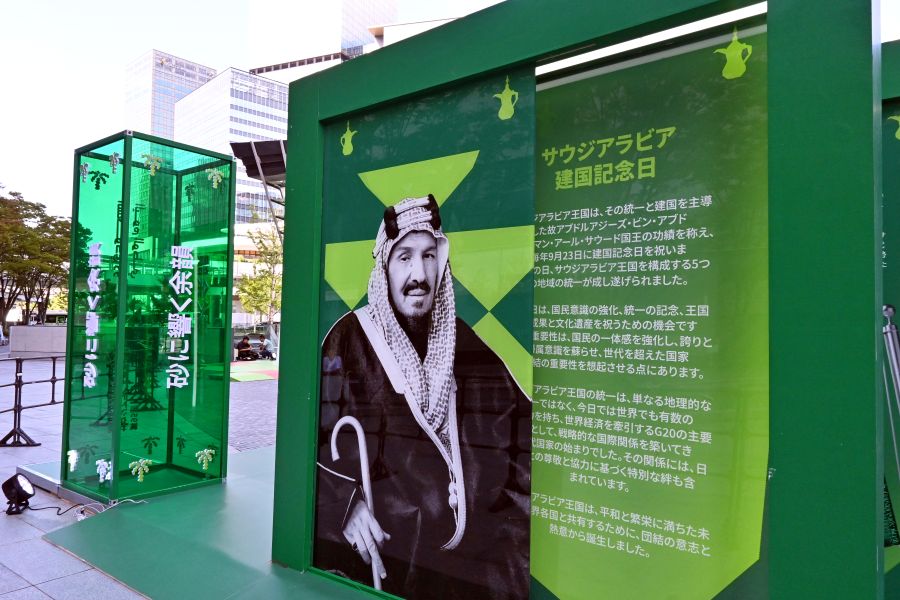 万博飛び出し…大阪駅前「サウジアラビア館別館」爆誕、朝から行列