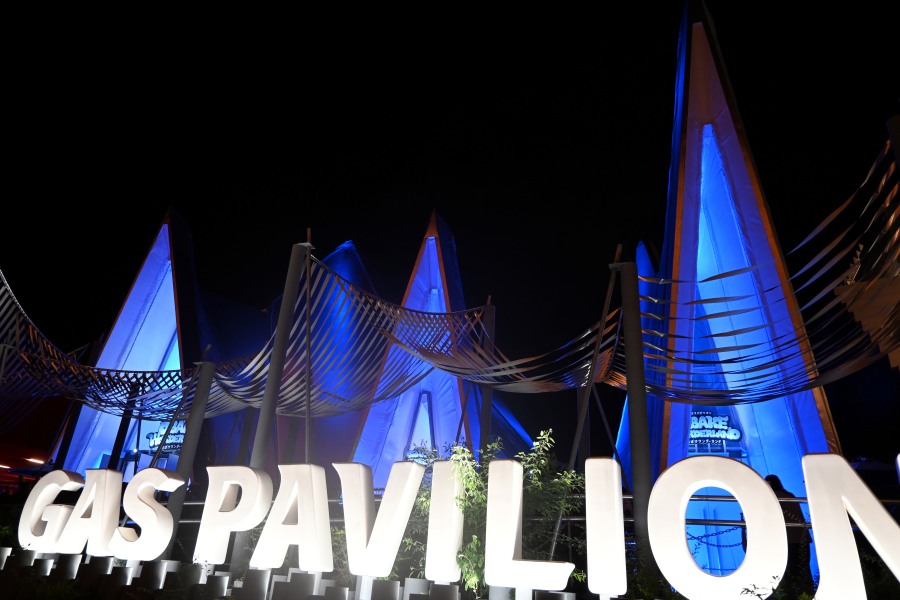 万博で高級日傘が即完売！触るとひんやり…すぐ撤収可能な注目素材の