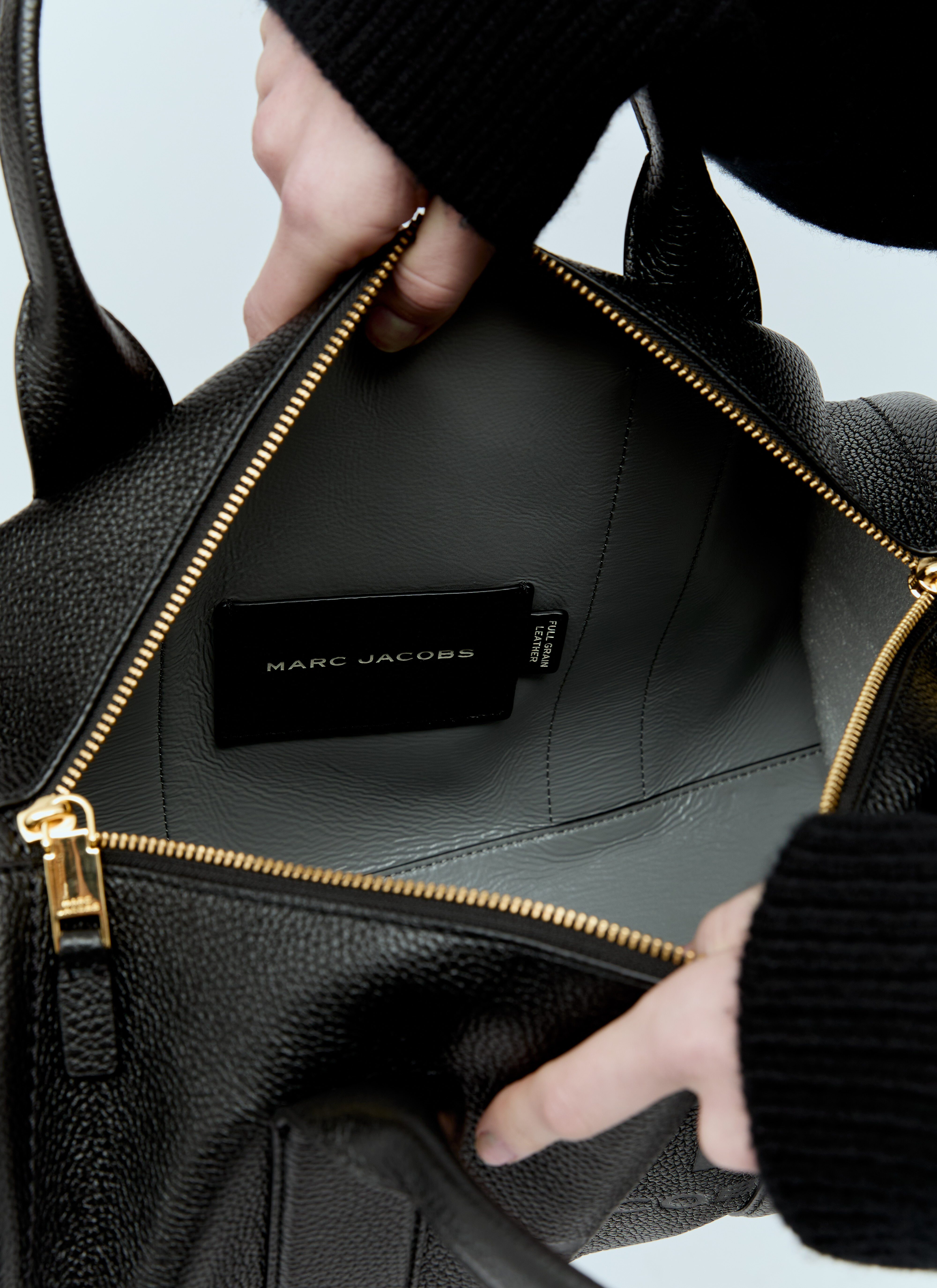 Marc Jacobs Women's' The Leather Large Duffel Bag in Black | LN-CC®
