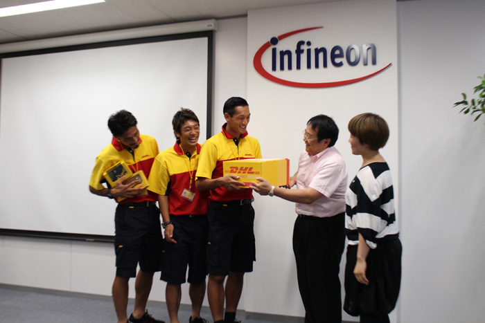 DHLジャパン／浦和レッズの選手が賞品を配送 ─ 物流ニュースの