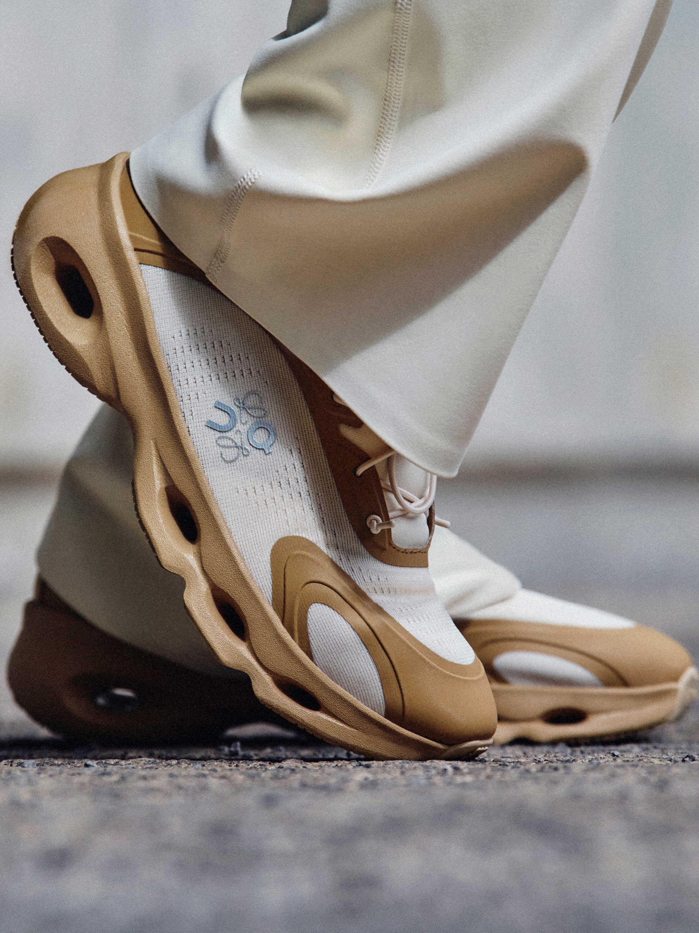 ロエベ x オン 最新コラボレーション 2025 - LOEWE - LOEWE