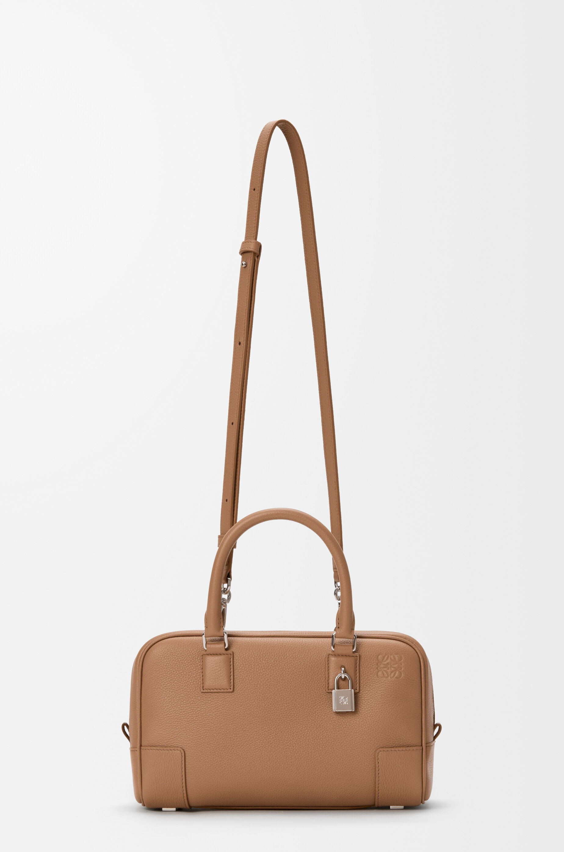 アマソナ23 バッグ（ソフトグレインカーフ） ブラウン - LOEWE Japan