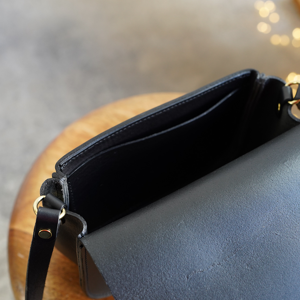 Clasp-H shoulder bag