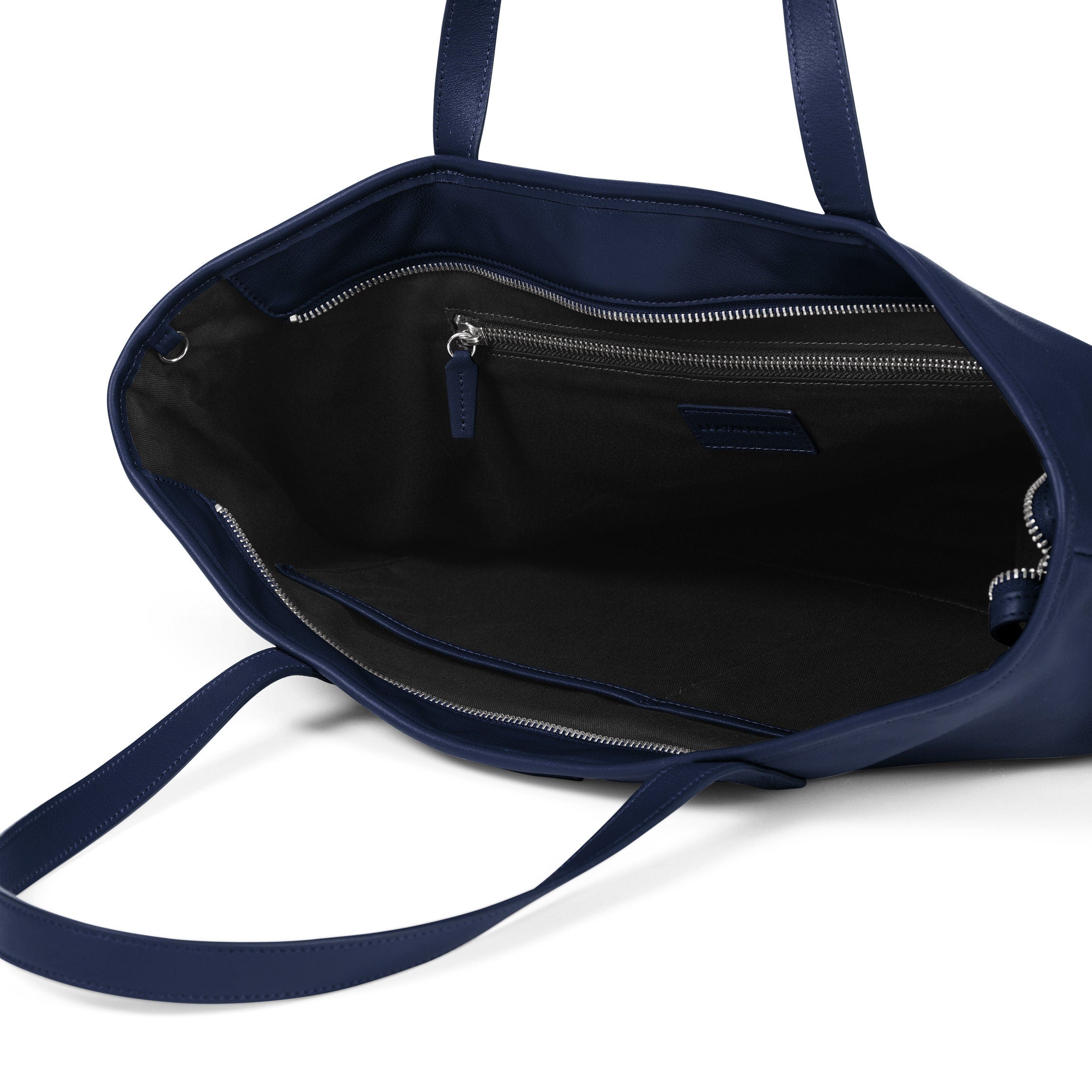 Large Zippered Downtown Tote | Full grain leather, spacious and