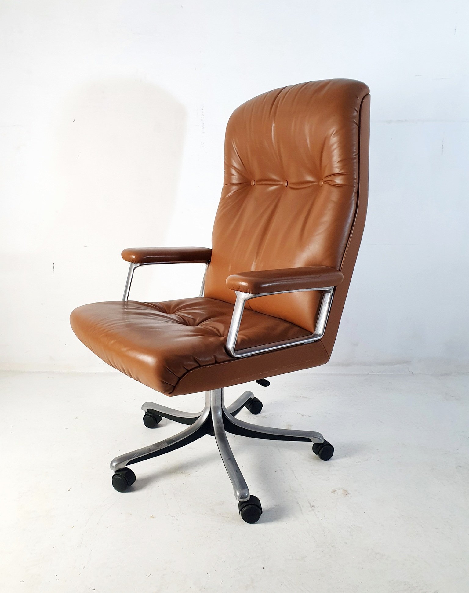 Mid Century Desk Chair P125 by Osvaldo Borsani for Tecno Italy