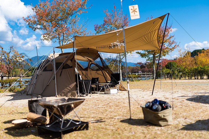 スノーピークのモノトーンギアで揃えたファミリーキャンプ