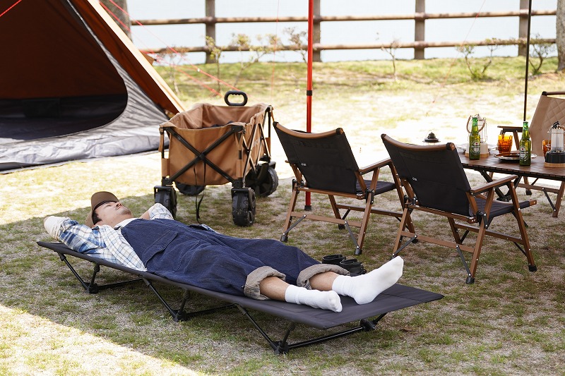 クイックキャンプからハイ・ローの2段階で高さ調整できる「2wayコット