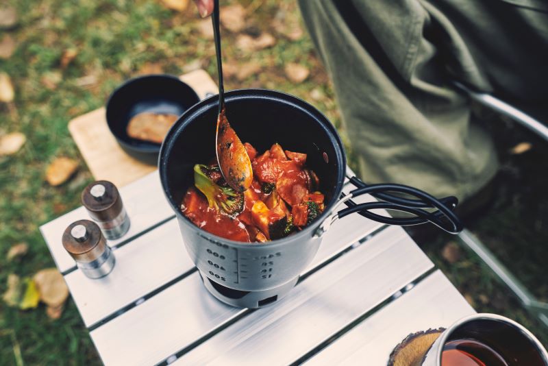 コールマンから「コンパクトアルコールバーナー＆クッカーセット」が